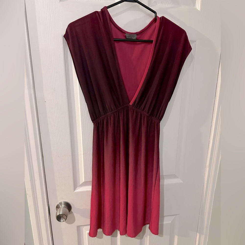 Jordan Taylor two toned mauve lightweight v-neck chic sexy statement dress